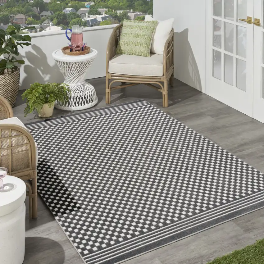 Gray Geometric Area Rug Photo 6