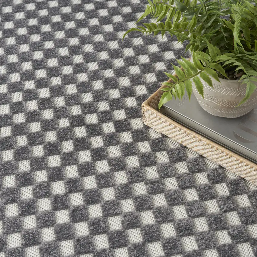 Gray Geometric Area Rug Photo 6