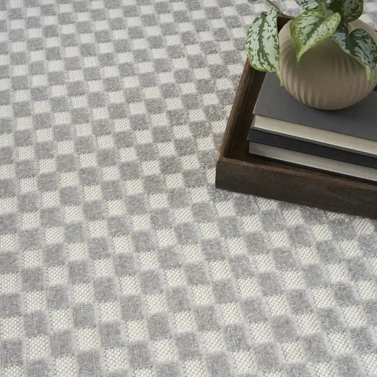 Gray Geometric Area Rug Photo 5