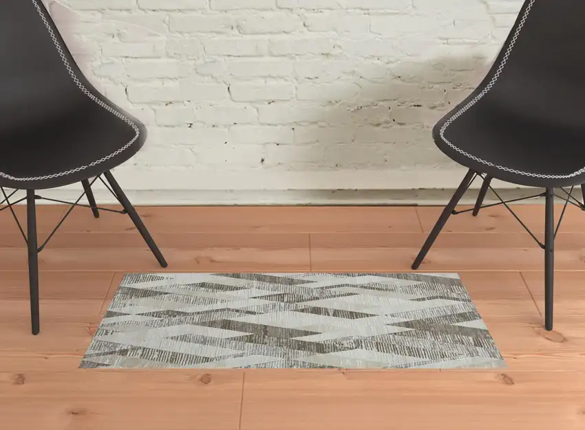 Gray Geometric Area Rug Photo 3
