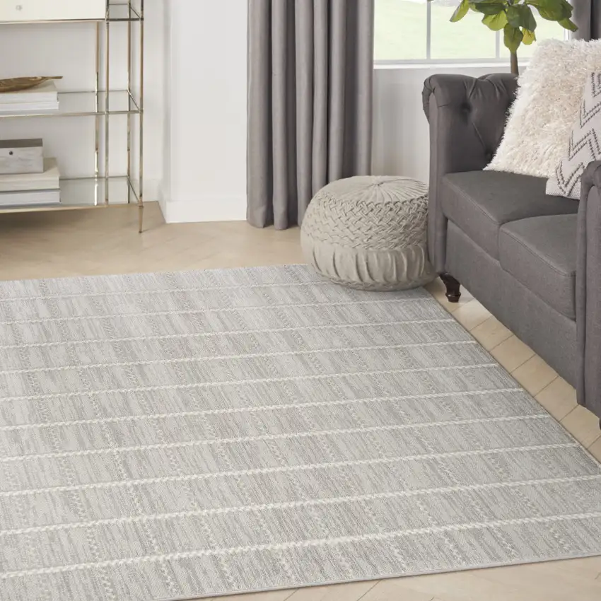 Gray Geometric Area Rug Photo 3