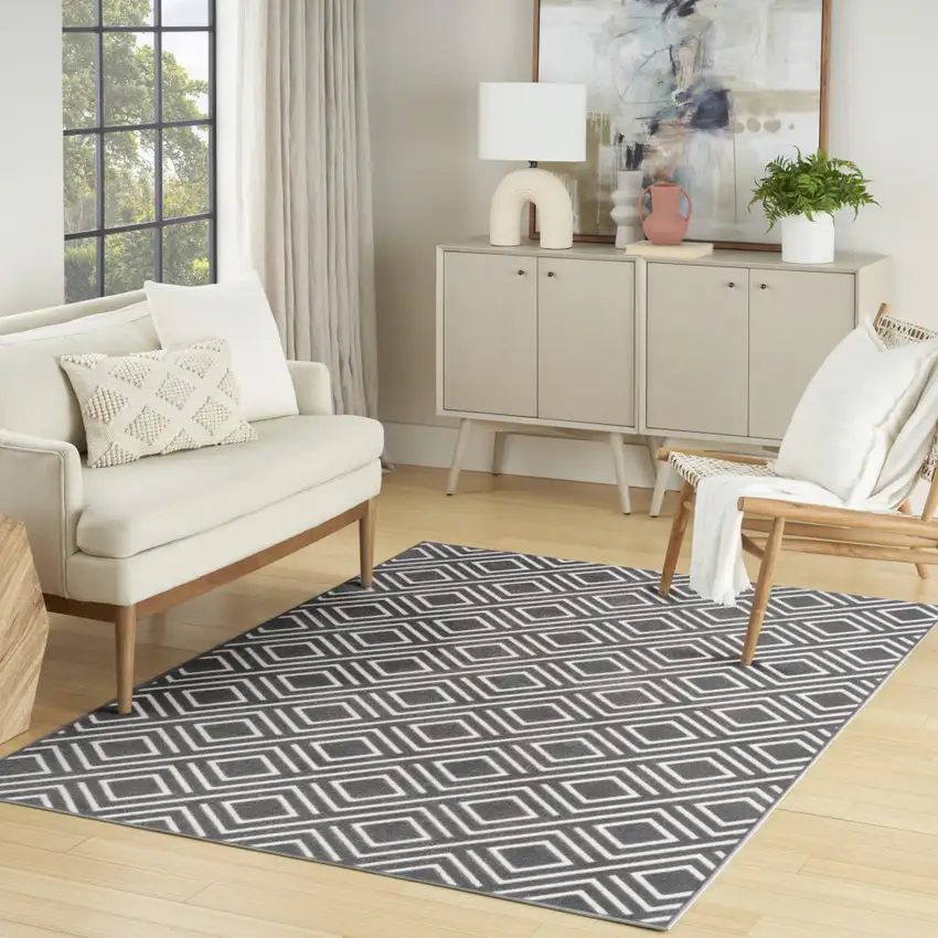 Gray Geometric Area Rug Photo 3