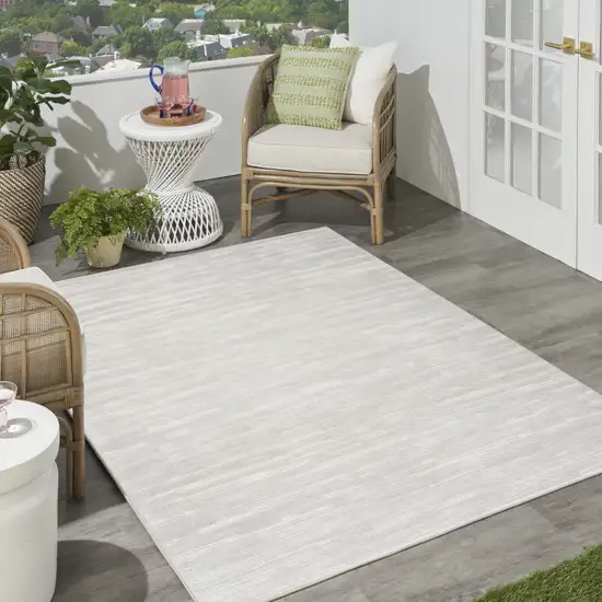 Gray Geometric Area Rug Photo 5