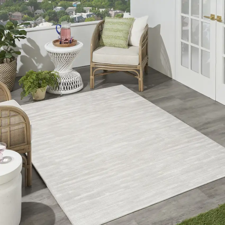 Gray Geometric Area Rug Photo 5