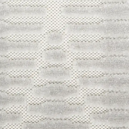 Gray Geometric Area Rug Photo 2