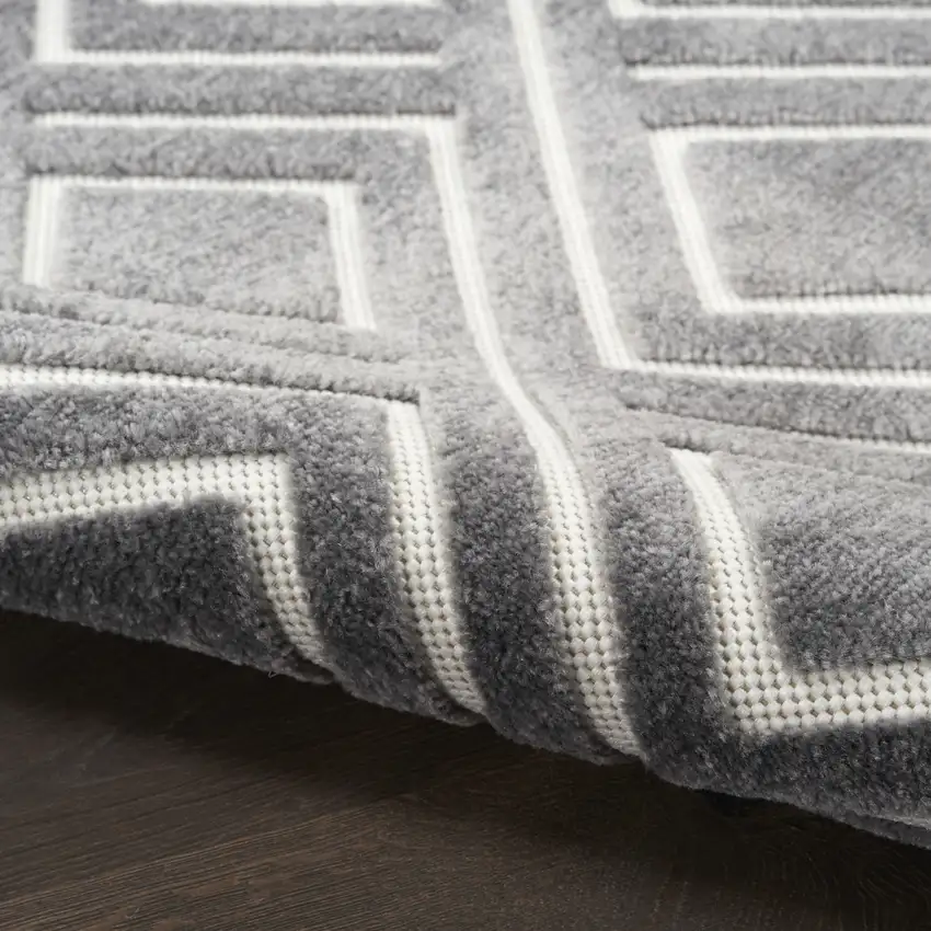 Gray Geometric Area Rug Photo 4