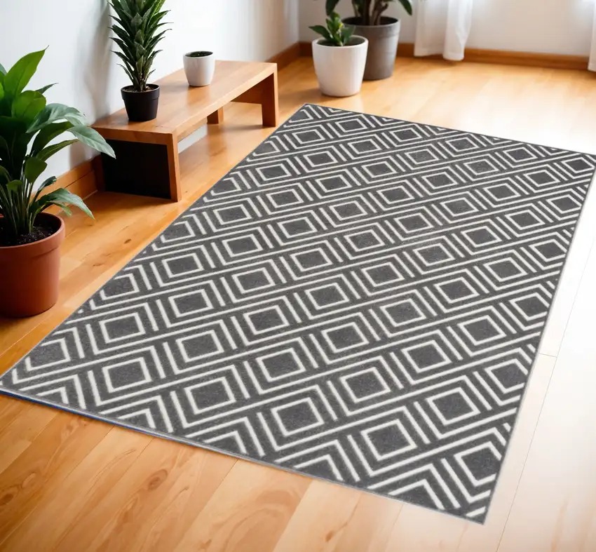 Gray Geometric Area Rug Photo 1