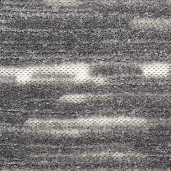 Gray Geometric Area Rug Photo 2