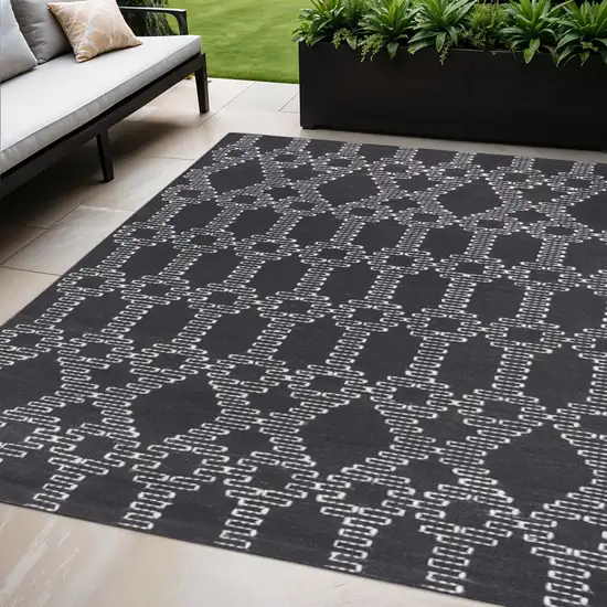 Gray Geometric Handmade Indoor Outdoor Area Rug Photo 1