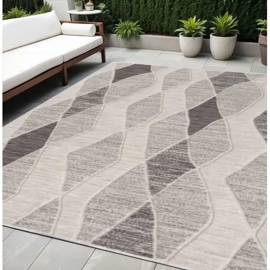 Gray Geometric Indoor Outdoor Area Rug Photo 1