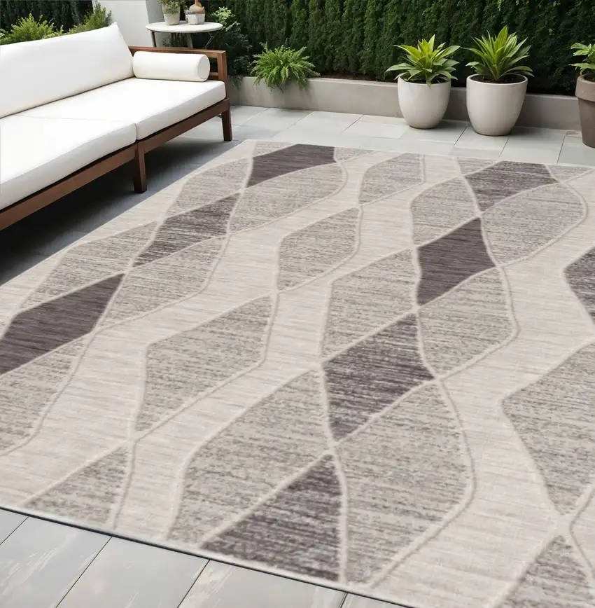 Gray Geometric Indoor Outdoor Area Rug Photo 1