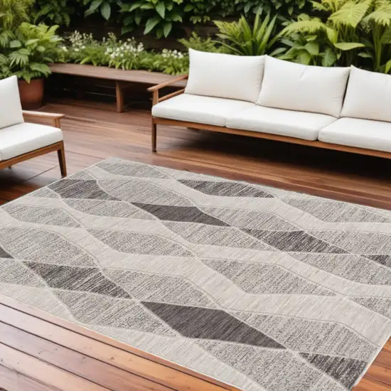 Gray Geometric Indoor Outdoor Area Rug Photo 1