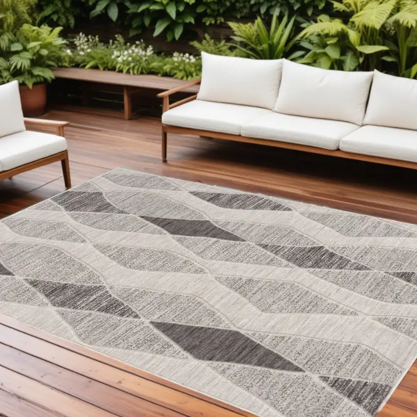 Gray Geometric Indoor Outdoor Area Rug Photo 1