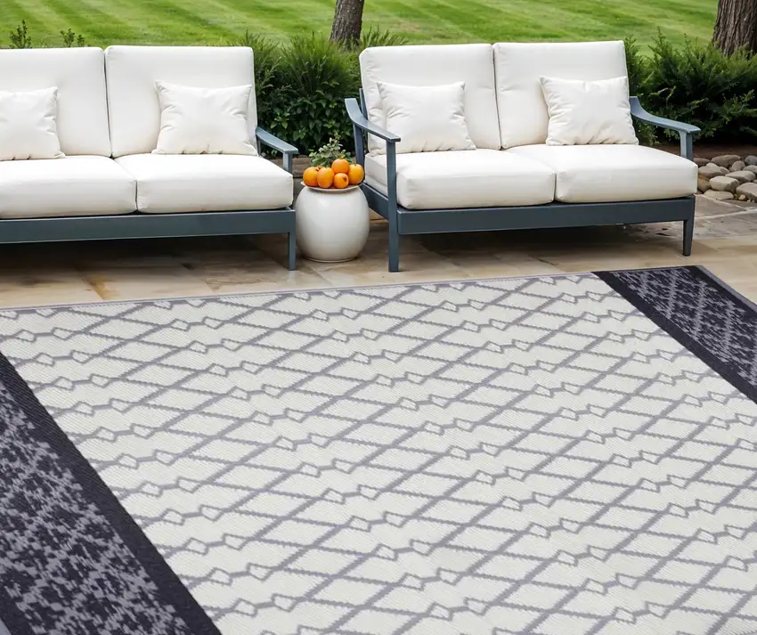 Gray Geometric Indoor Outdoor Area Rug Photo 1