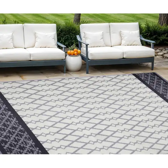Gray Geometric Indoor Outdoor Area Rug Photo 1