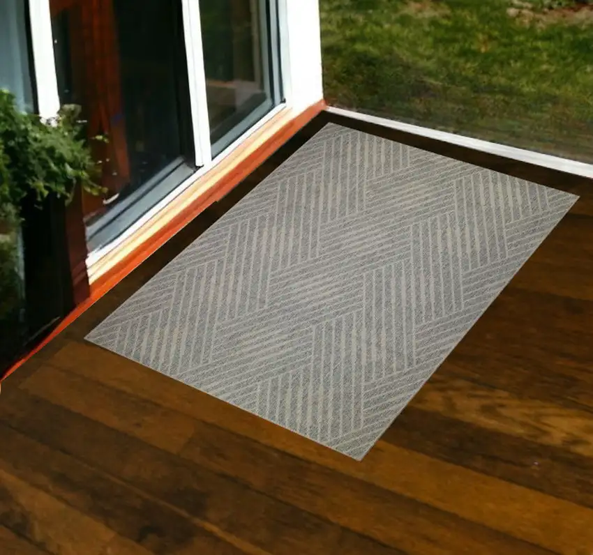 Gray Geometric Stain Resistant Indoor Outdoor Area Rug Photo 1