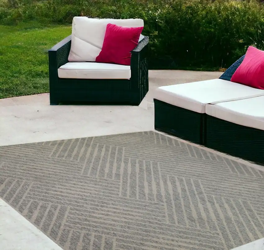 Gray Geometric Stain Resistant Indoor Outdoor Area Rug Photo 1