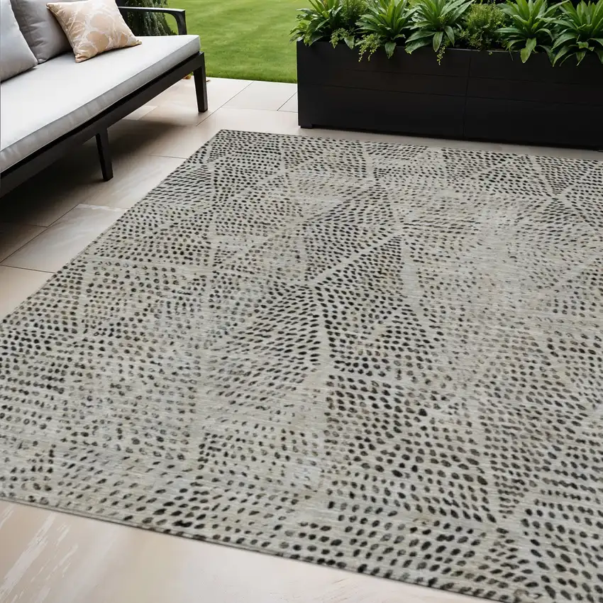 Gray Geometric Washable Non Skid Indoor Outdoor Area Rug Photo 1