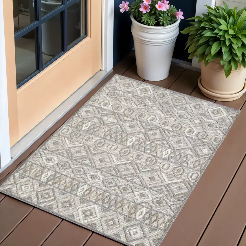 Gray and Ivory Southwestern Stain Resistant Indoor Outdoor Area Rug Photo 1