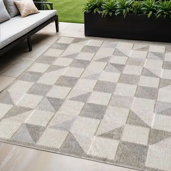 Gray Geometric Stain Resistant Indoor Outdoor Area Rug Photo 1