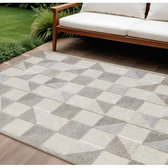 Gray Geometric Stain Resistant Indoor Outdoor Area Rug Photo 1