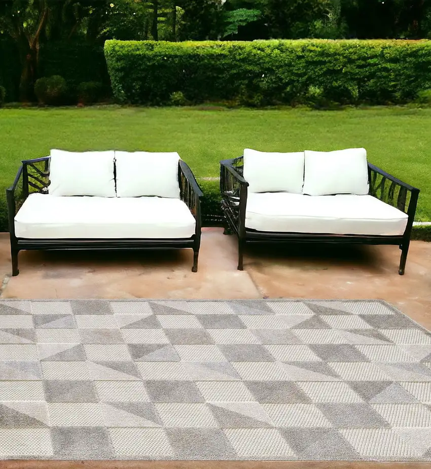 Gray Geometric Stain Resistant Indoor Outdoor Area Rug Photo 1