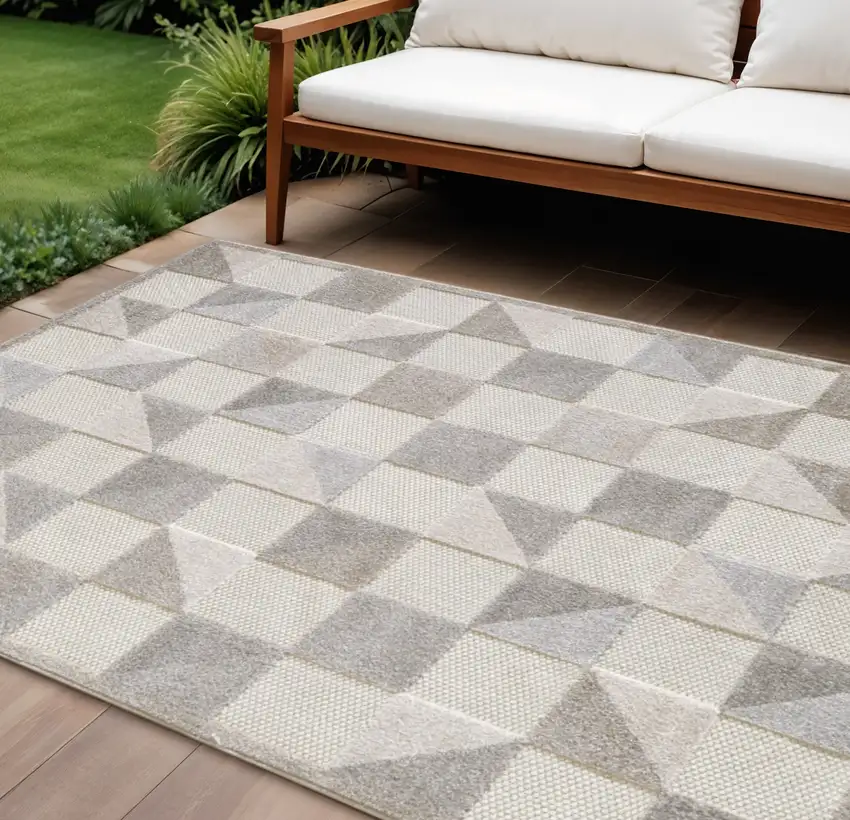 Gray Geometric Stain Resistant Indoor Outdoor Area Rug Photo 1