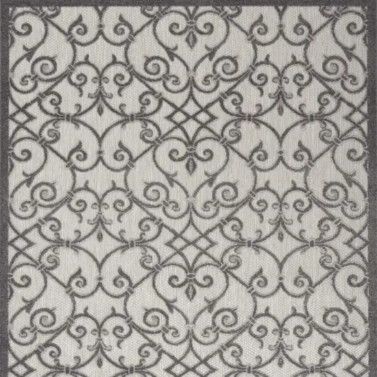 Gray Indoor Outdoor Area Rug Photo 8