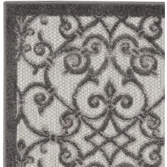 10' Gray Indoor Outdoor Area Rug Photo 4