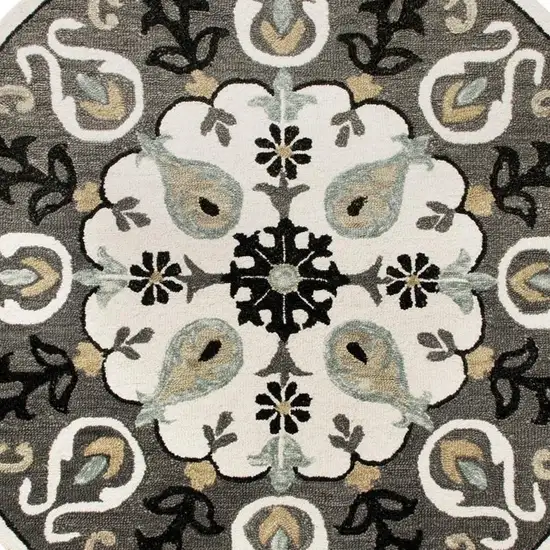 5' Gray Round Wool Hand Hooked Handmade Area Rug Photo 4