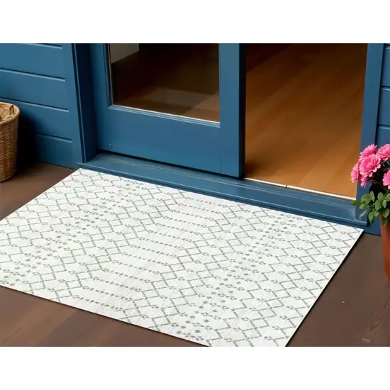 Green And Ivory Trellis Indoor Outdoor Area Rug Photo 1