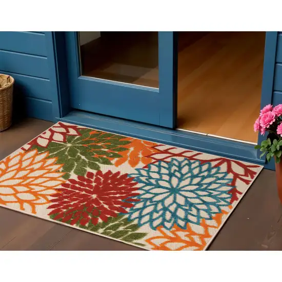 Green And Ivory Indoor Outdoor Area Rug Photo 1