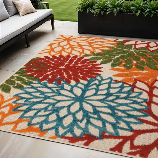 Green And Ivory Floral Indoor Outdoor Area Rug Photo 1