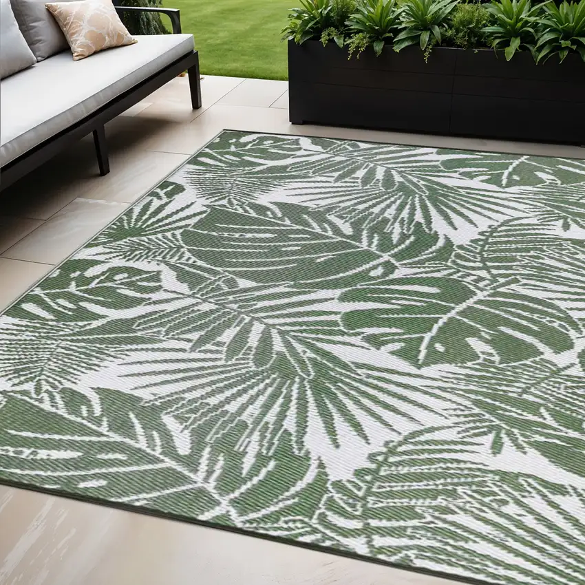 Green Floral Indoor Outdoor Area Rug Photo 1