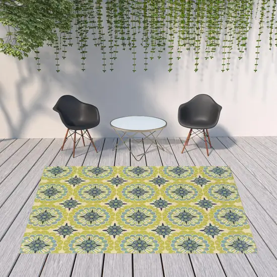 Green and Ivory Floral Stain Resistant Indoor Outdoor Area Rug Photo 2