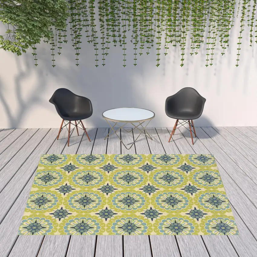 Green and Ivory Floral Stain Resistant Indoor Outdoor Area Rug Photo 2