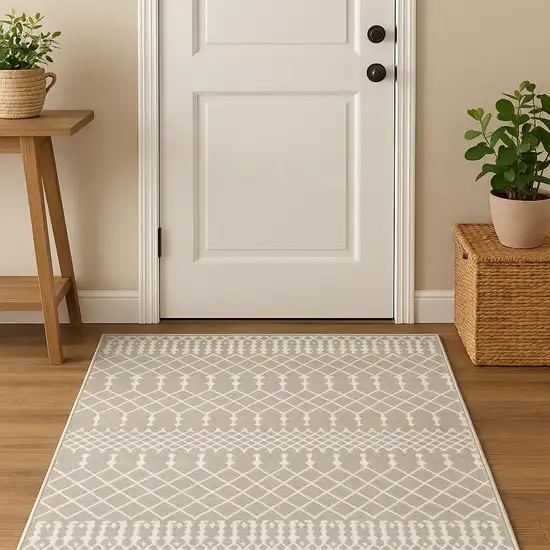 Green Geometric Area Rug Photo 1