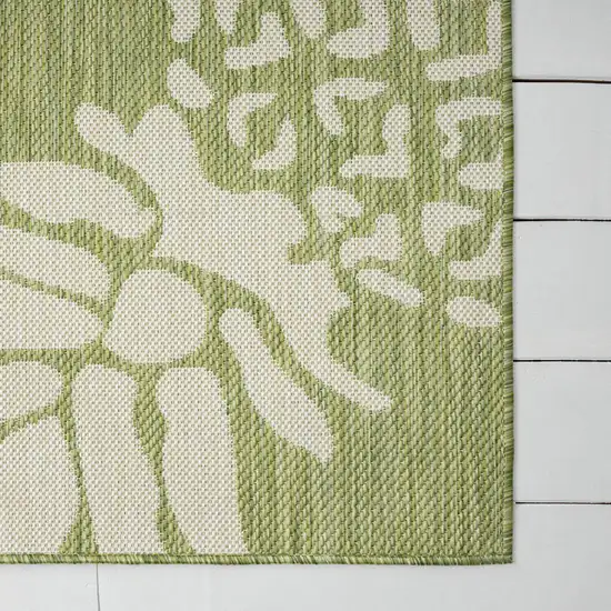Green Pineapple Indoor Outdoor Area Rug Photo 4