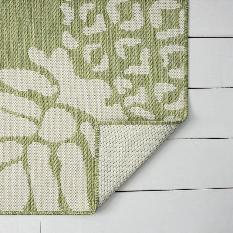 Green Pineapple Indoor Outdoor Area Rug Photo 5