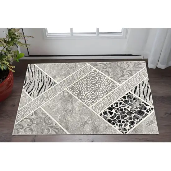 Grey Geometric Power Loom Stain Resistant Area Rug Photo 1
