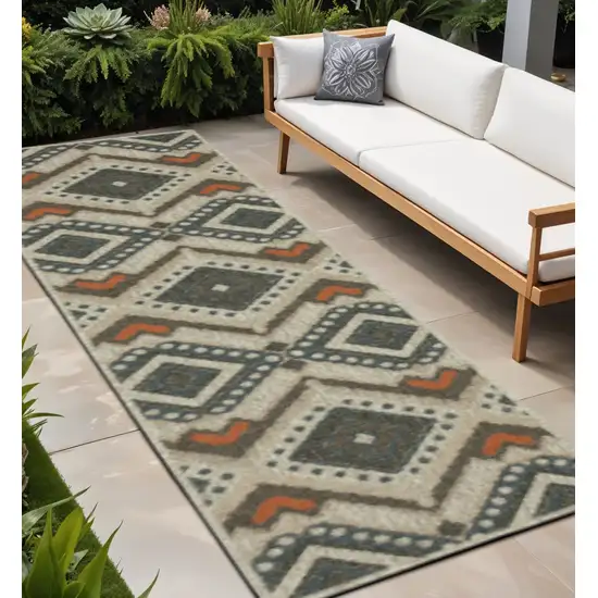 Gray Geometric Stain Resistant Indoor Outdoor Area Rug Photo 1