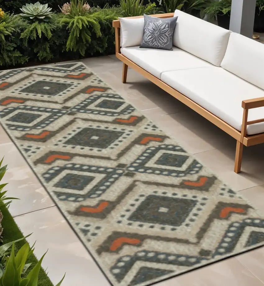 Gray Geometric Stain Resistant Indoor Outdoor Area Rug Photo 1