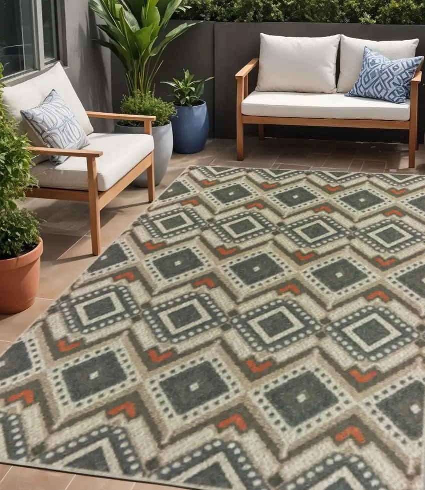 Gray Geometric Stain Resistant Indoor Outdoor Area Rug Photo 1