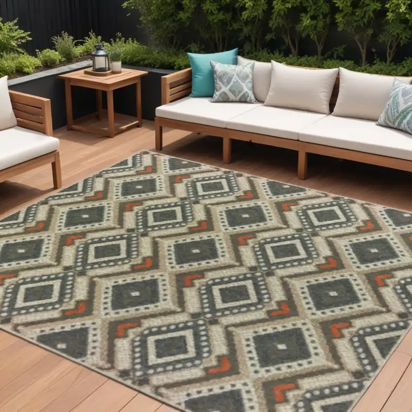 Gray Geometric Stain Resistant Indoor Outdoor Area Rug Photo 1