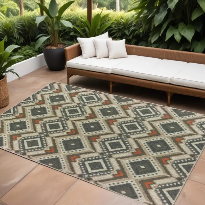 Gray Geometric Stain Resistant Indoor Outdoor Area Rug Photo 1