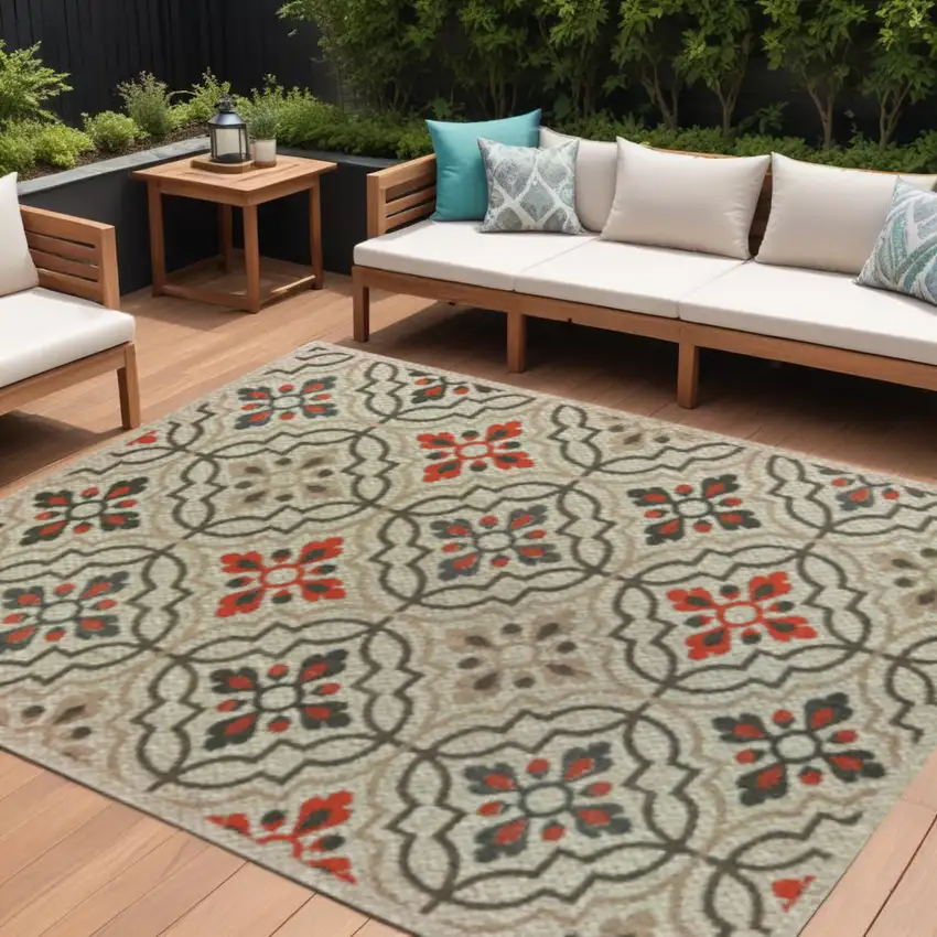 Gray Geometric Stain Resistant Indoor Outdoor Area Rug Photo 1