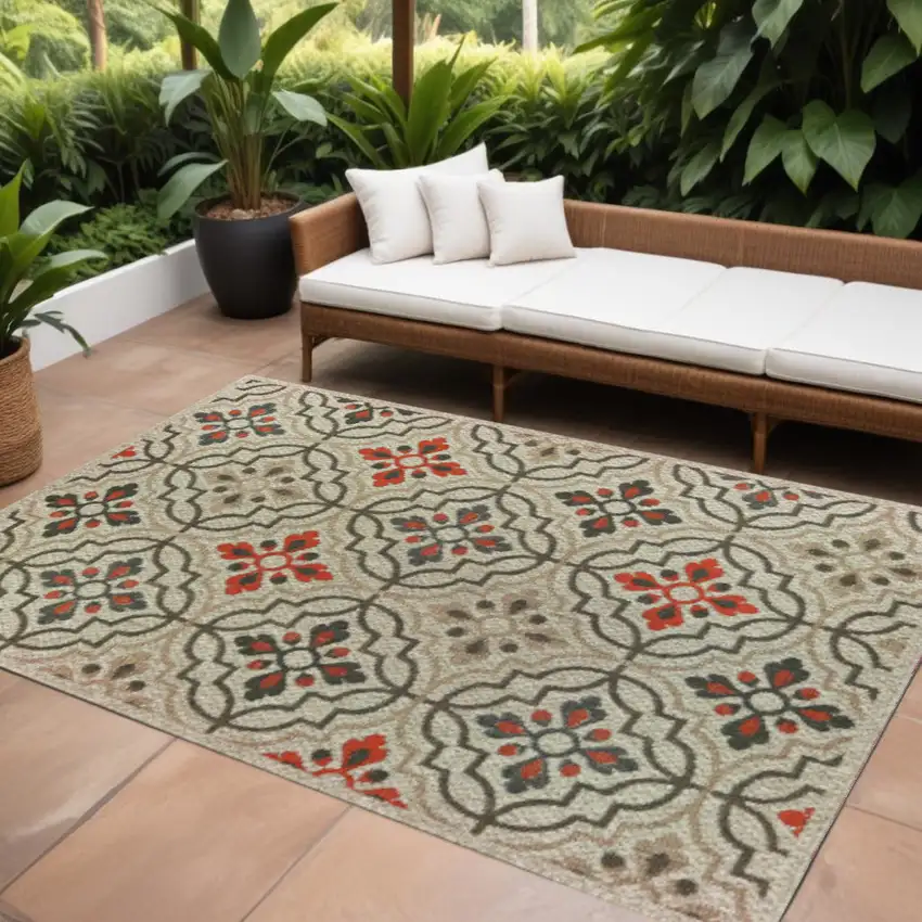 Gray Geometric Stain Resistant Indoor Outdoor Area Rug Photo 1