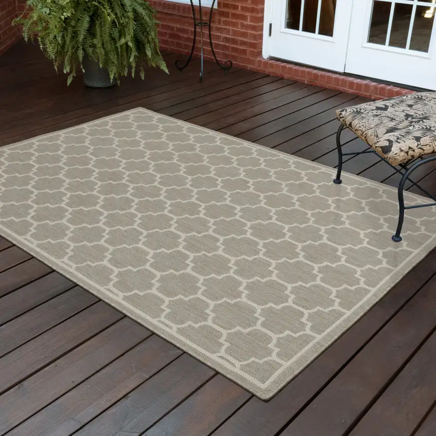 Grey Geometric Stain Resistant Indoor Outdoor Area Rug Photo 4