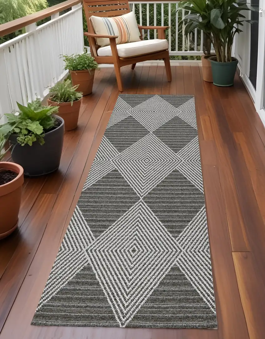 Gray Geometric Indoor Outdoor Area Rug Photo 1