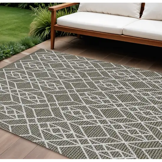 Gray Geometric Indoor Outdoor Area Rug Photo 1